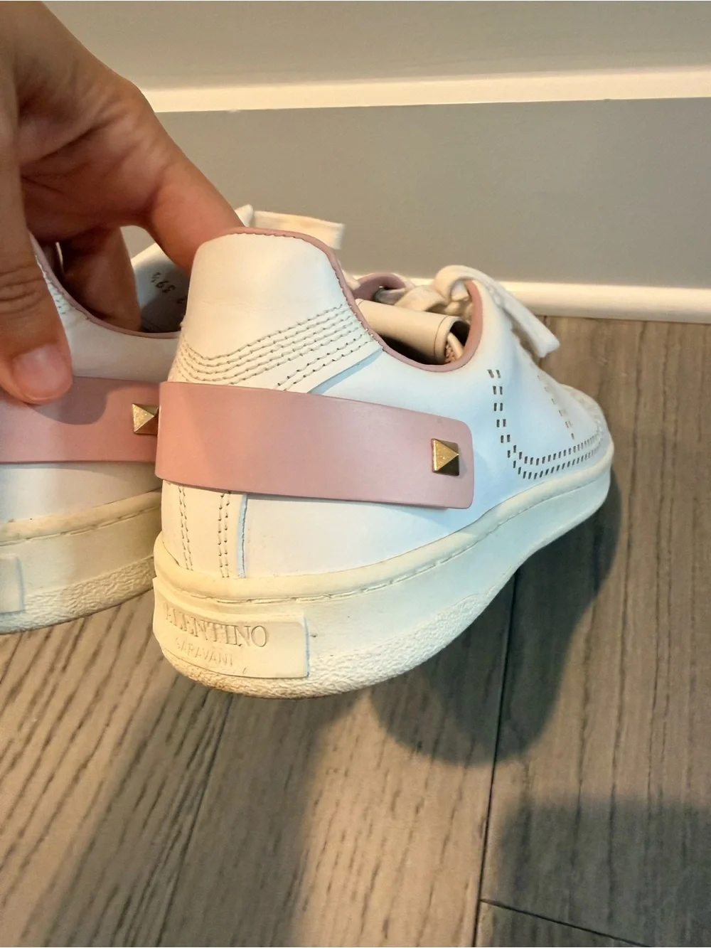 Valentino Garavani Backnet VLogo sneakers in White Blush Calfskin